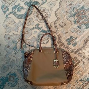 Michael Kors purse hardly used excellent condition